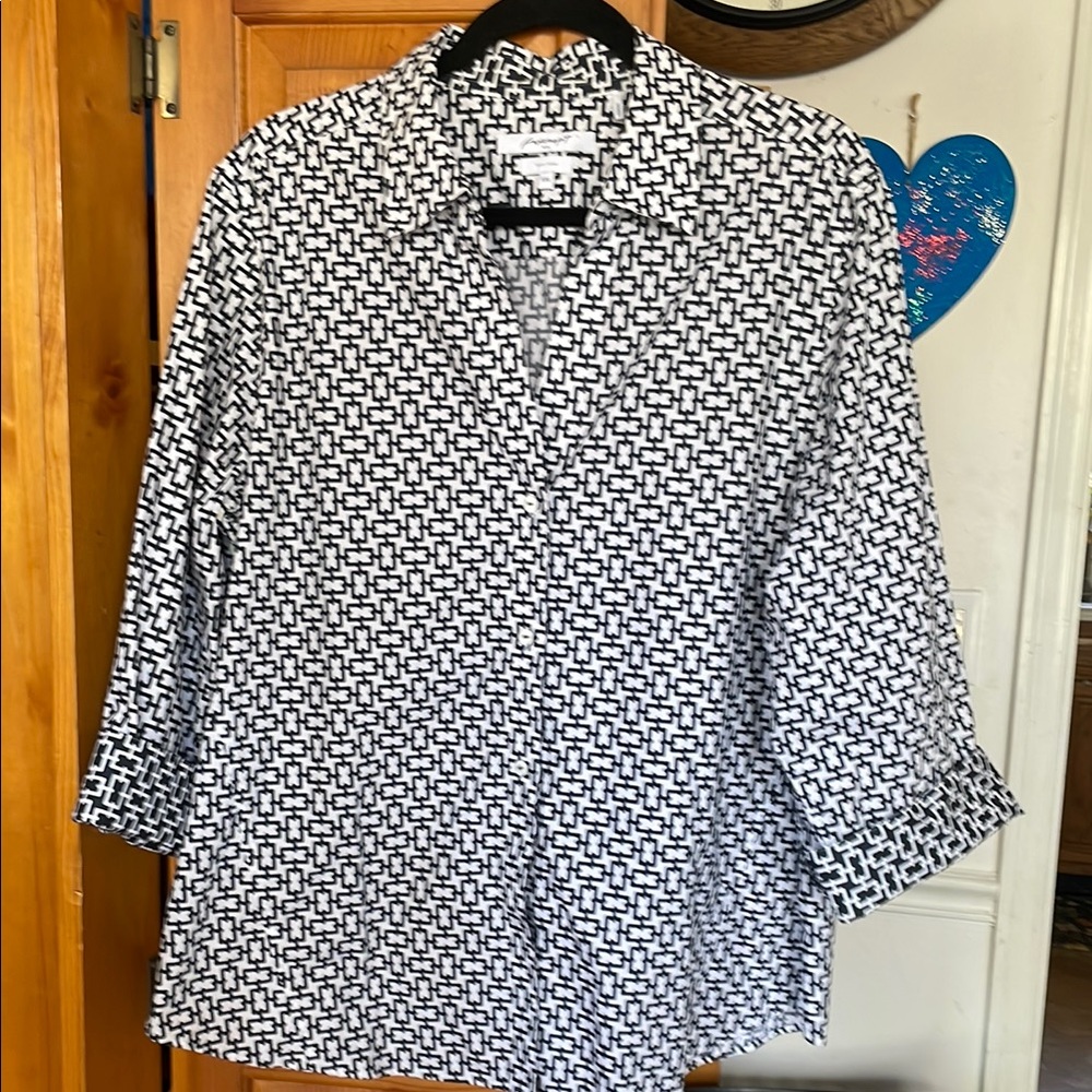 Black and White Patterned Women's Shirt